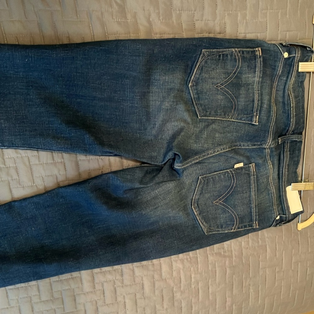 Levi’s 27 inch mid rise skinny capri jean
